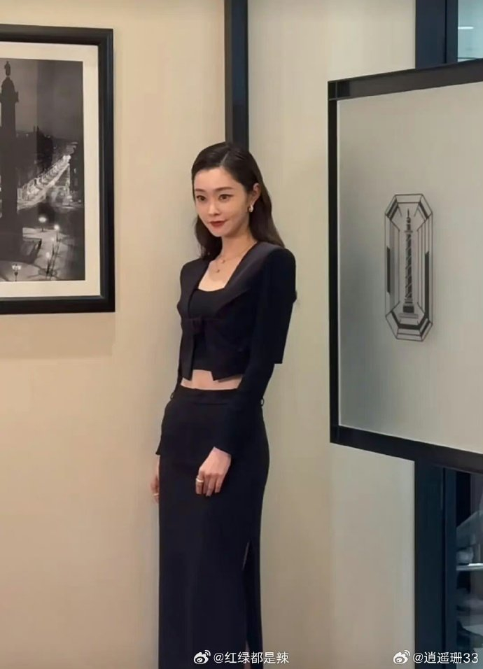 宋轶今天重庆线下活动状态满分一身黑色套装太美了