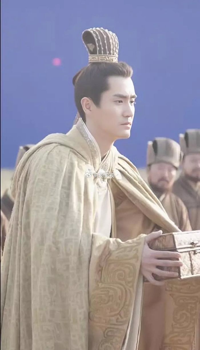 星二代杨玏：《封神》唯一没露肌肉的玉面书生，仅三场戏成白月光|伯邑考|杨玏|朝歌_新浪新闻