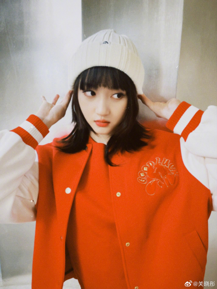 关晓彤晒开工照真的很喜欢晓彤的这个发型