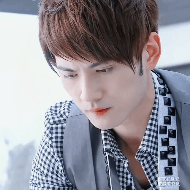 谁以前没有喜欢过季如风和严立桓啊怎么突然就退圈了啊啊啊啊啊