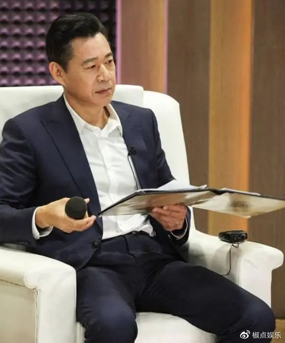 二婚嫁给张丰毅,29年不生孩子,仍被宠成宝,她到底有啥魅力?