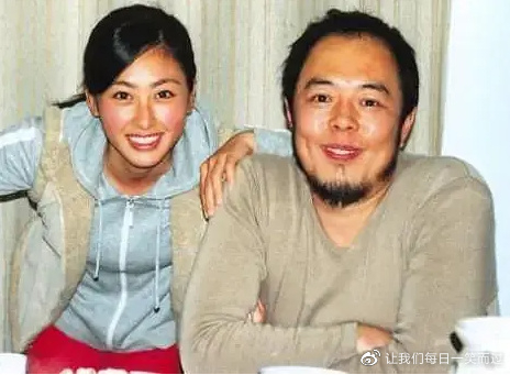 与张铁林相恋3年，未婚生女的侯俊杰，如今怎样了？