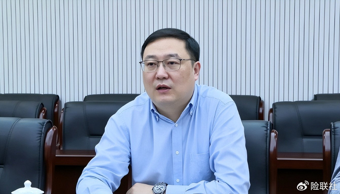 董卿丈夫密春雷卸任上海人寿董事长