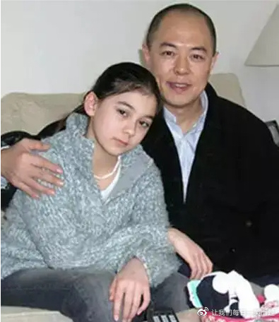与张铁林相恋3年,未婚生女的侯俊杰,如今怎样了?