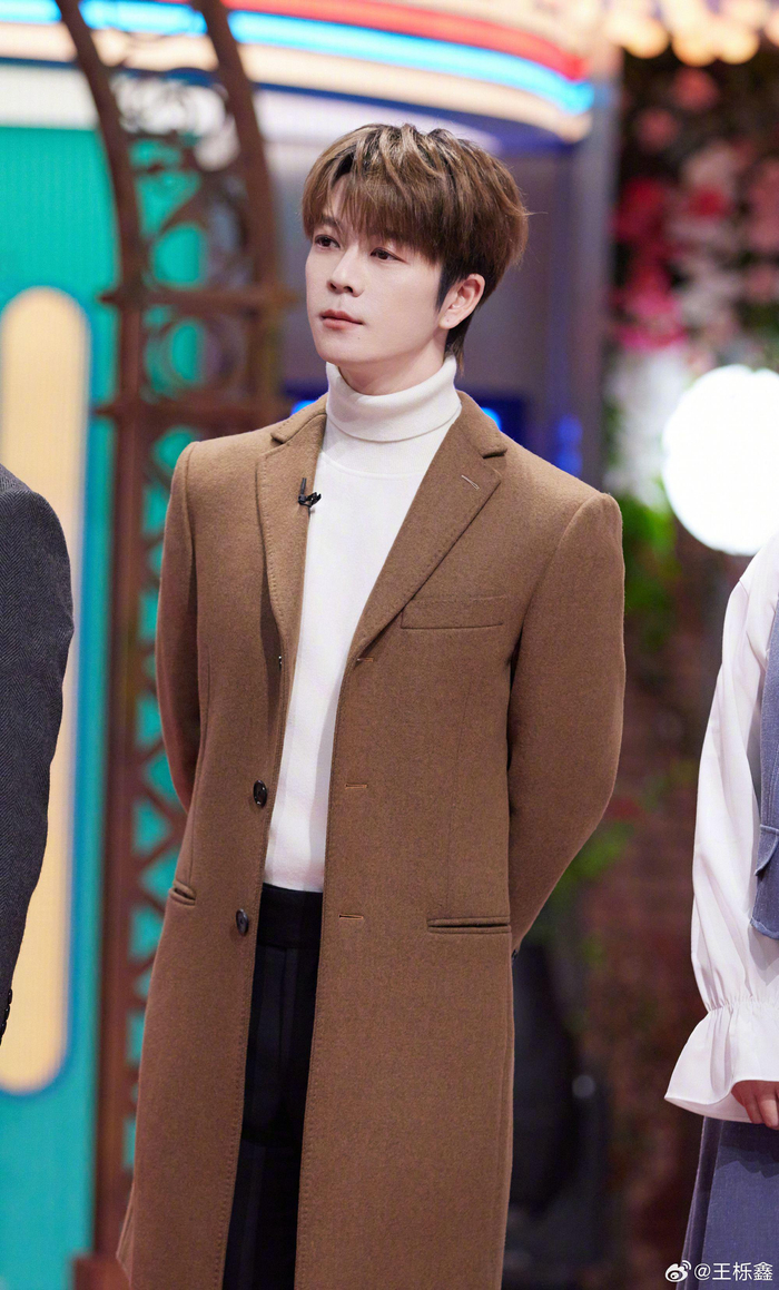 王栎鑫的这身穿搭好好看,简直就是早春男友力穿搭模版