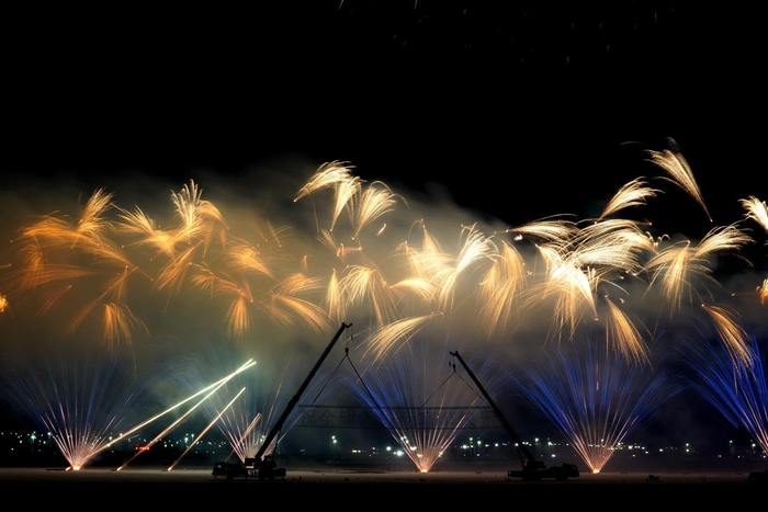 璀璨烟花度佳节