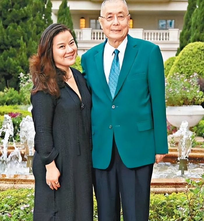 不输赌王何鸿燊84岁钢琴大师刘诗昆再当爹小娇妻孙颖已经47岁