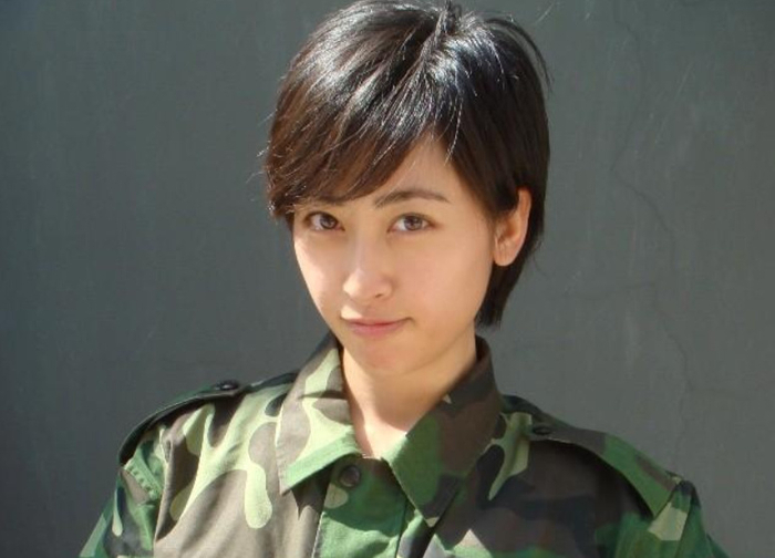 她先恋大25岁张铁林,再嫁大23岁李子雄,如今41岁过得怎样?|雅琦|法提麦·雅琦|俊杰|吴京|暧昧_新浪娱乐_新浪新闻