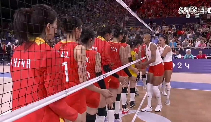 巴黎奥运会女排1/4决赛,中国女排2-3负于土耳其女排,无缘四强