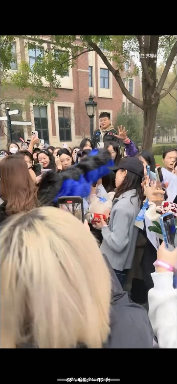 每一个喜欢戚薇的人,都会在她一次次的惊喜之中有所感动的