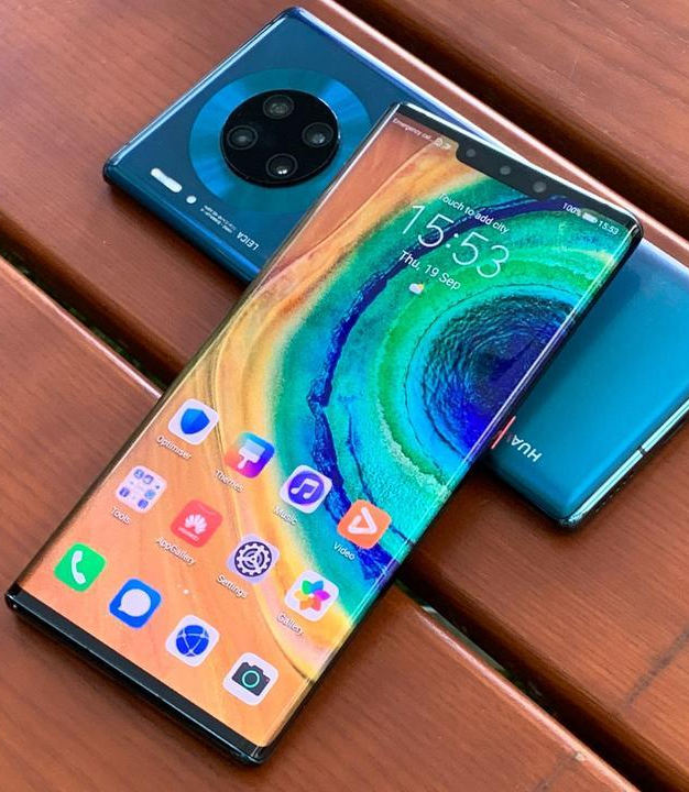 2025 年,旗舰机就都要抛弃曲面屏了