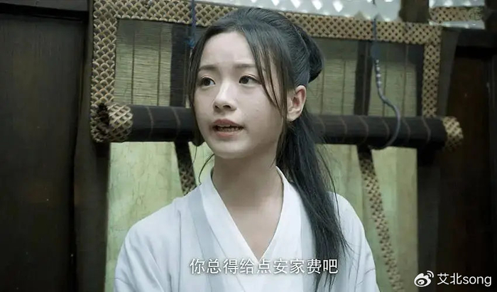 她当年在《小欢喜》里面演高中生"英子",与陶虹这样实力派对戏也是