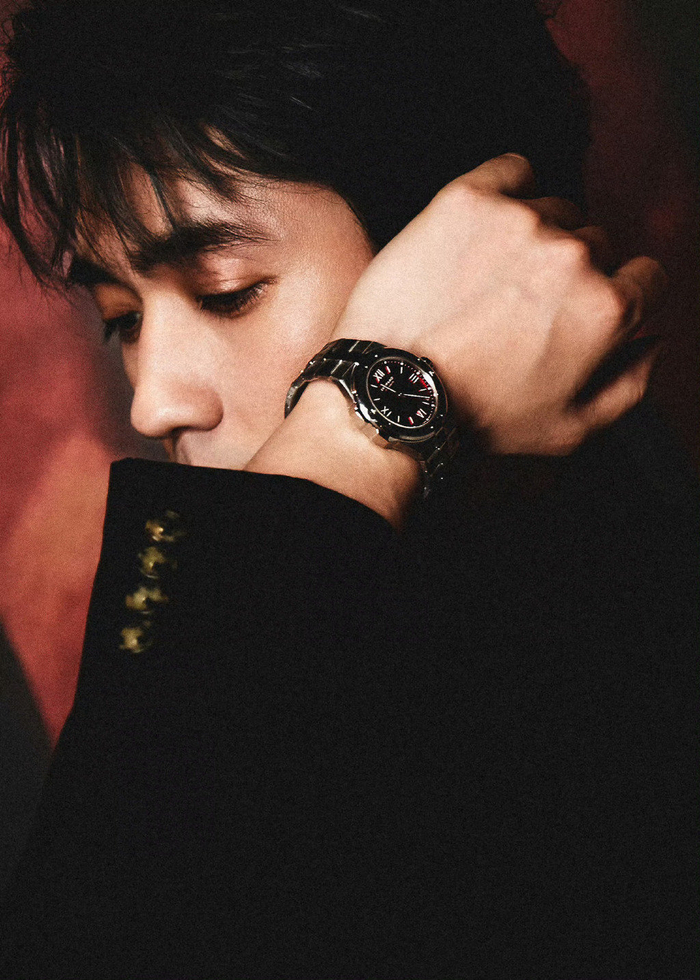 朱一龙十二月复古海报真的好帅啊侧脸状态好绝