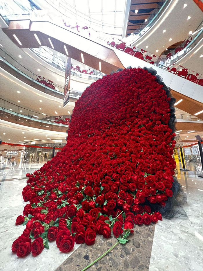 城市巨型花束浪漫至死不渝