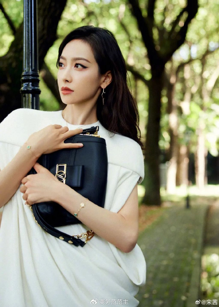 和凯特大魔王,刘亦菲上海看lv秀!走进lv的"动物世界"