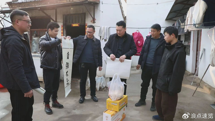 泉阁酒业有限公司总经理陈海征一行来到固城乡海岗村海鑫航,海根旺