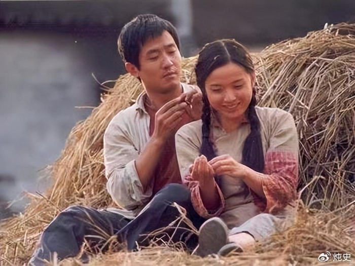 演员郭晓东带妻儿回山东老家陪母亲过年,破房子抢眼
