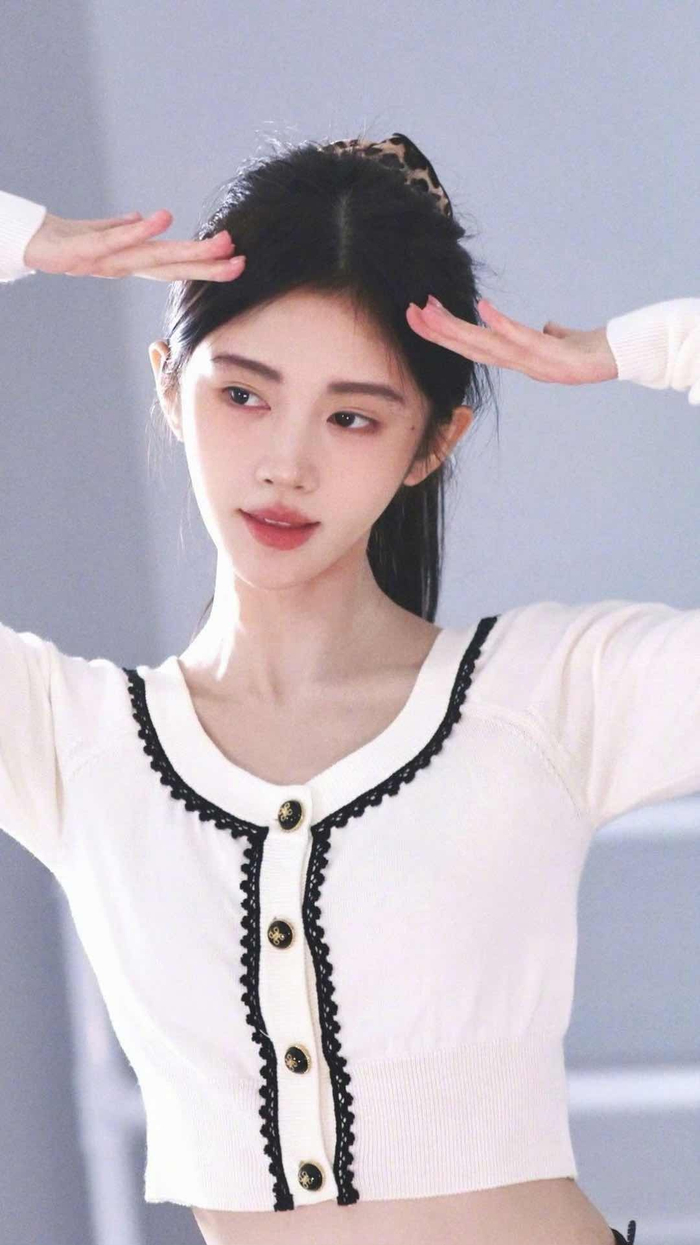 鞠婧祎练舞花絮图96,期待新的舞台见面!