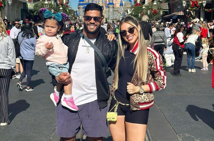 胡尔克与孕妻甜蜜合影!二婚生二胎,拥有5个孩子,不愧绿巨人__财经头条