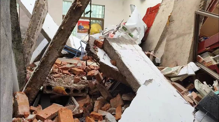 益阳遭遇冰雹大风天气,有房屋倒塌