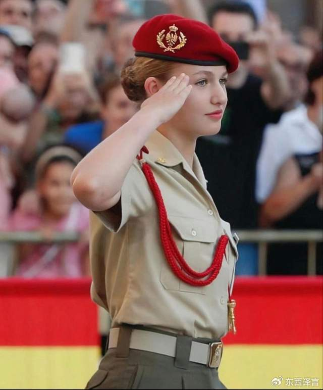 西班牙莱昂诺尔公主获少尉军衔，神颜引热议，被誉200年首位女王|德国|训练|王室|总司令|胡安_新浪新闻
