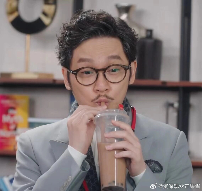 家妍我的嘴替,飞哥是怎么靠着天天喝奶茶一有事就找两位总监上位的