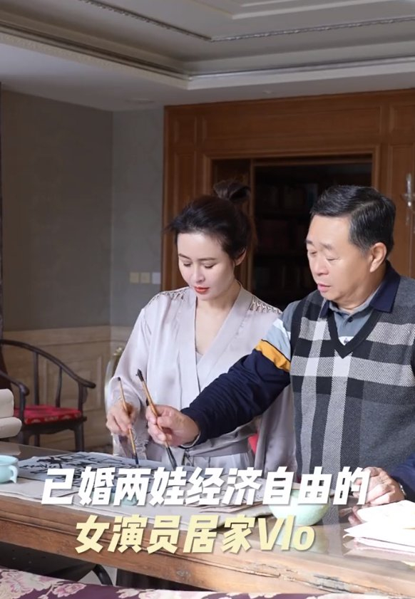 称已经济自由,圈外老公身份曝光|于明加|胡俊|父母_新浪新闻