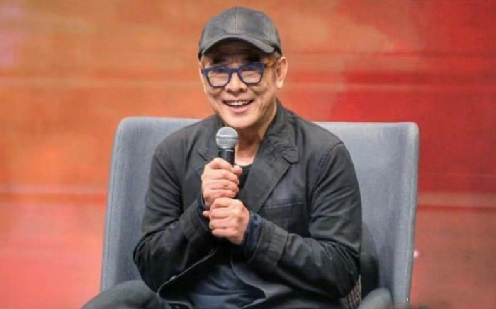 李连杰现身辟谣死讯,并宣传自己的新书,60岁看起来苍老消瘦很多