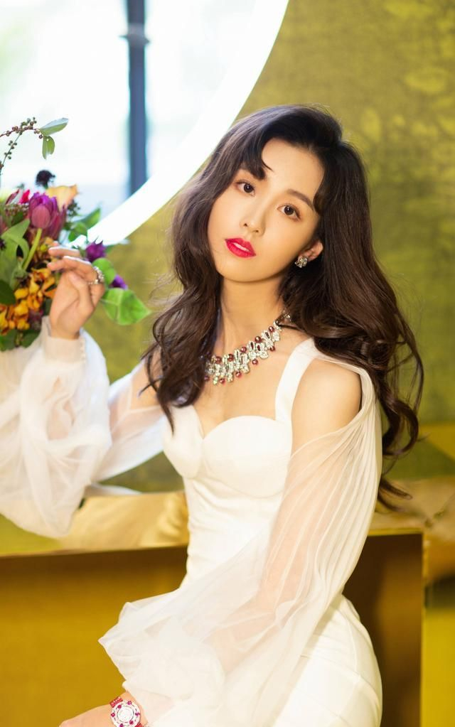 演员陈都灵闭月羞花出水芙蓉来看小仙女清雅美照吧