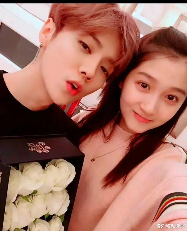 关晓彤戛纳走红毯秀妩媚,鹿晗开工街头呕吐,傻狍子太不让人省心