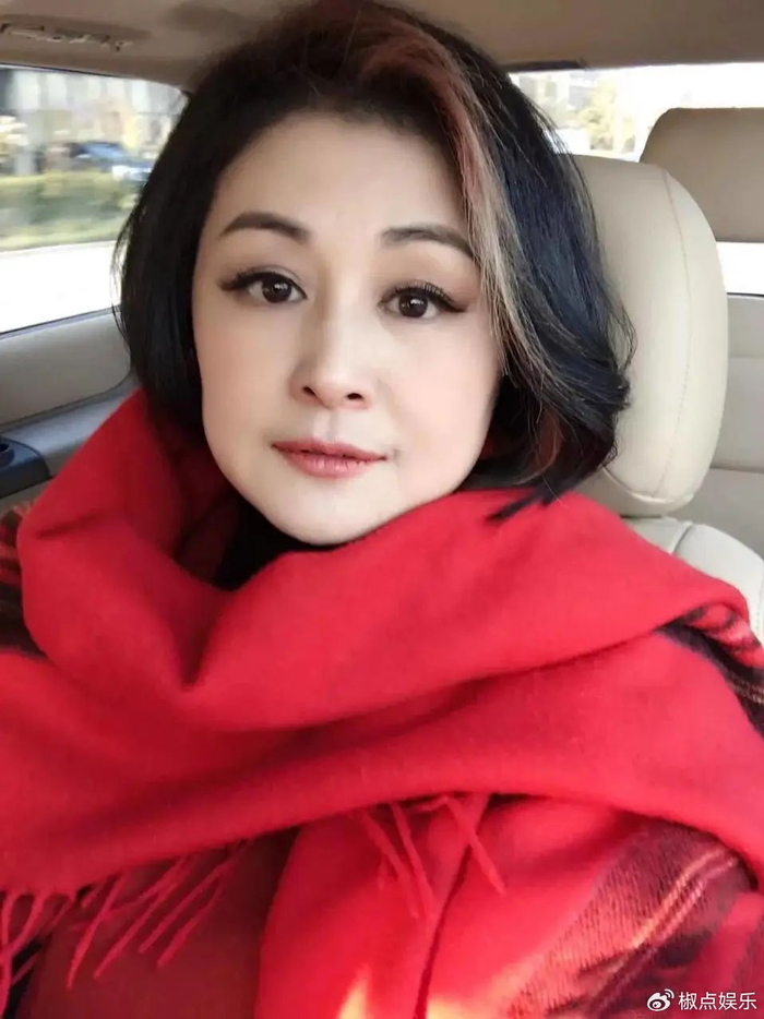 无儿无女的“谢大脚”,去世2年后,丈夫张学松的选择令人泪目|于月仙|妻子|学校|家庭|爱情_新浪娱乐_新浪新闻