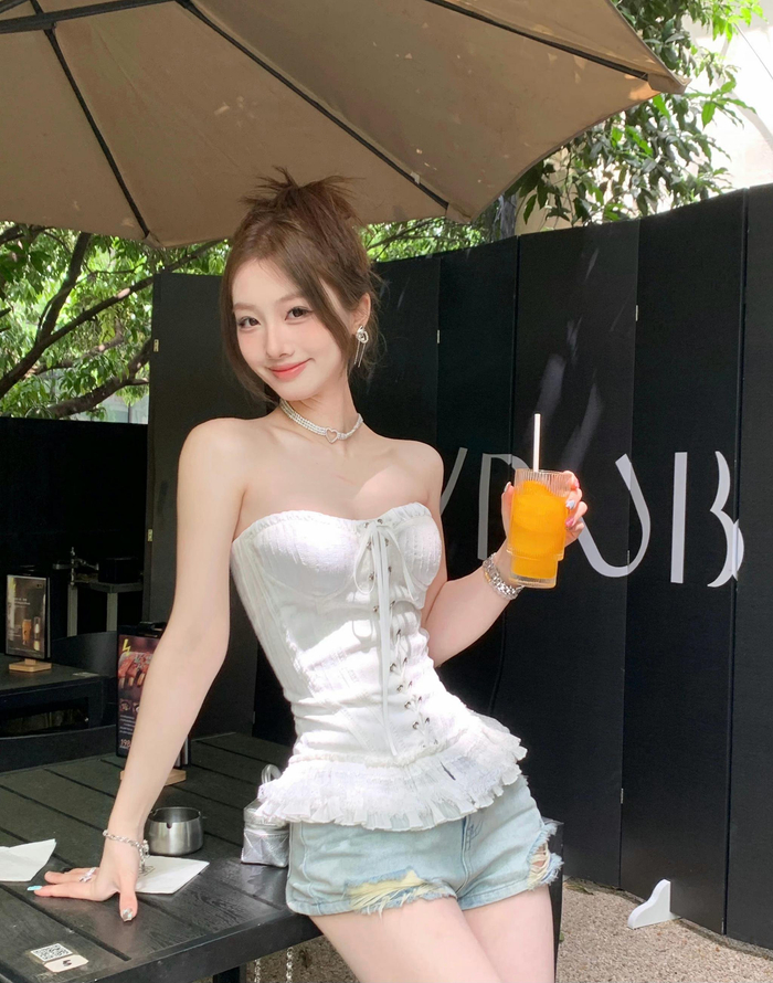 来自浙江可爱与颜值并存的小姐姐