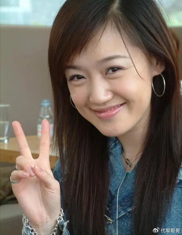 薛佳凝:分手15年后胡歌娶妻生子,她却选择出家,背后心酸无人知