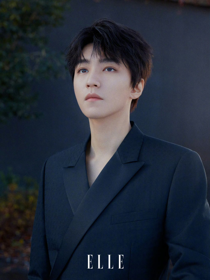 王俊凯藏蓝色西装造型凯子哥现在自带一种稳重成熟的霸总感