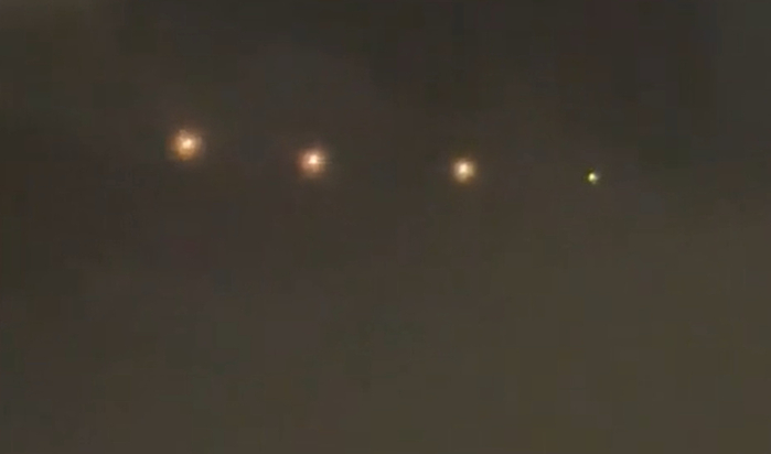 不明飞行物现身苏州夜空,发光体成串,弗洛里达来的?|不明飞行物|发光体|夜空_新浪新闻