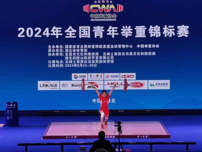 本次比赛由国家体育总局举重摔跤柔道运动管理中心,中国举重协会主办