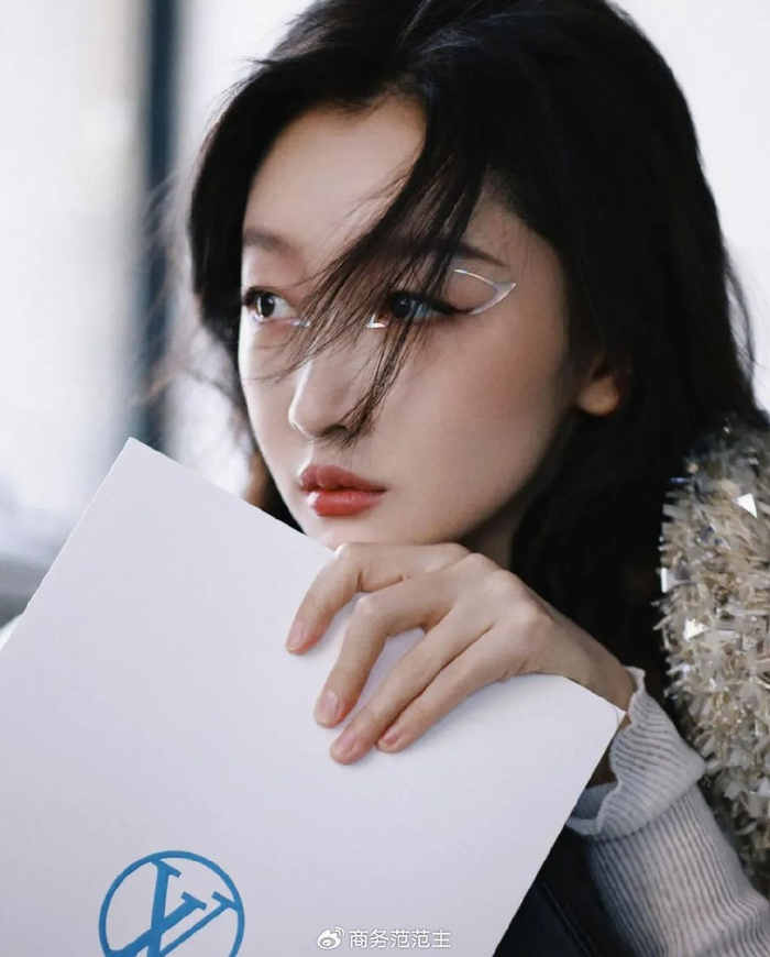 和凯特大魔王,刘亦菲上海看lv秀!走进lv的"动物世界"