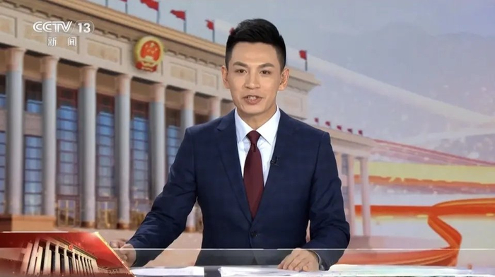 只要有现场提问的机会,媒体机构都会派出自己的门面担当,或者人气主播