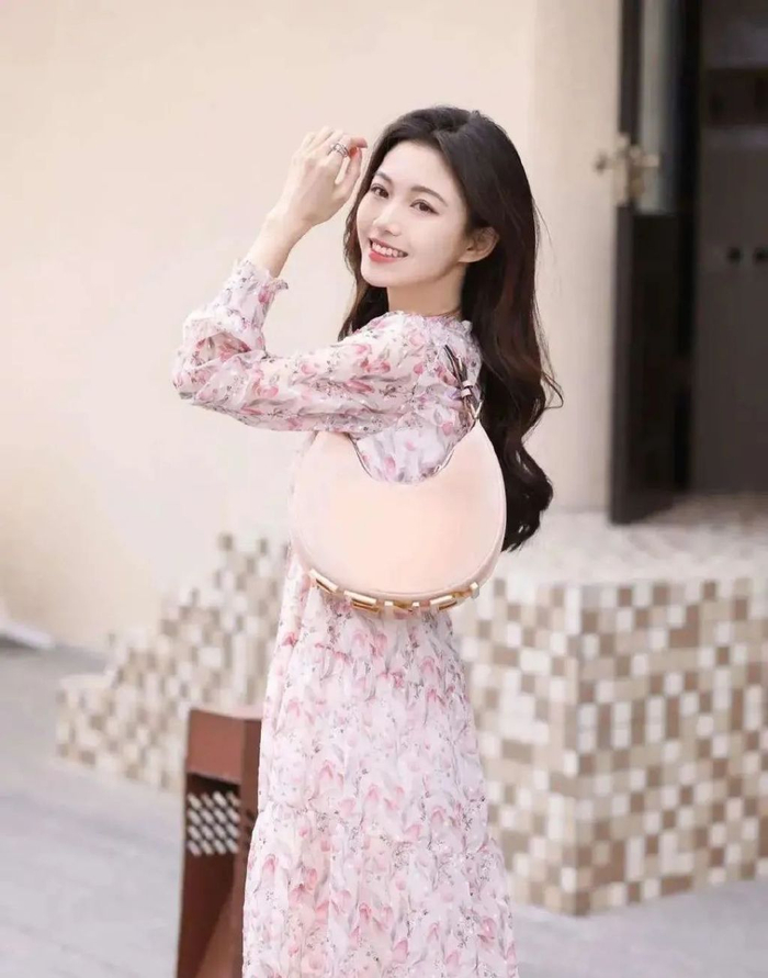 拒绝拍照不自然,7个姿势让你拍照气质漂亮