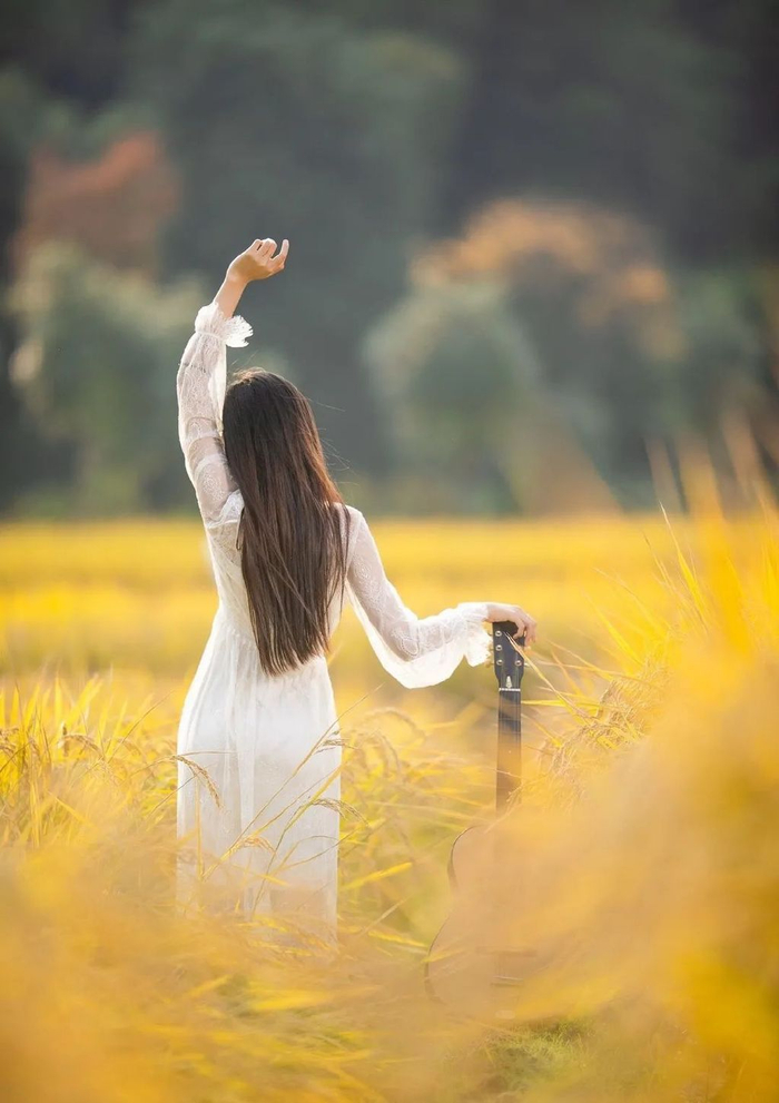拍照姿势:拒绝剪刀手,10个女生好看的拍照姿势,自然又漂亮