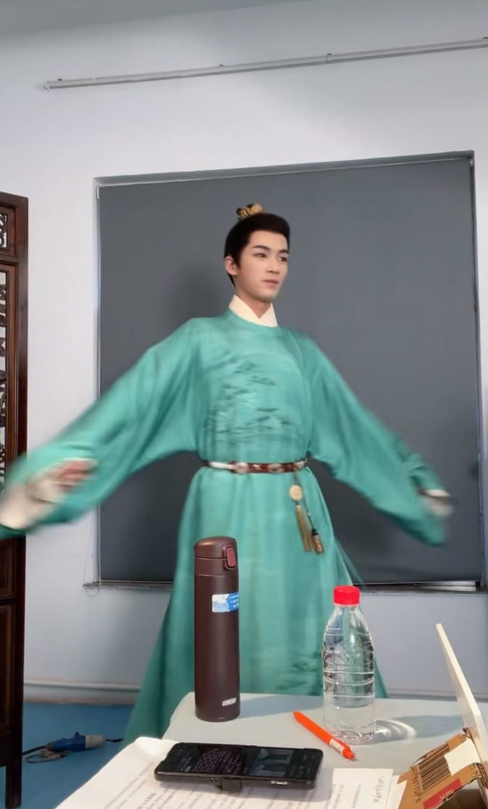 欢娱古装剧《五福临门》 王星越定妆照__财经头条
