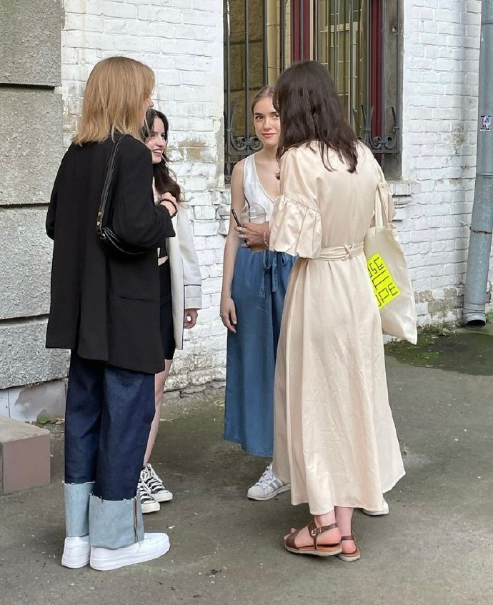 乌克兰基辅街头路人穿搭街拍