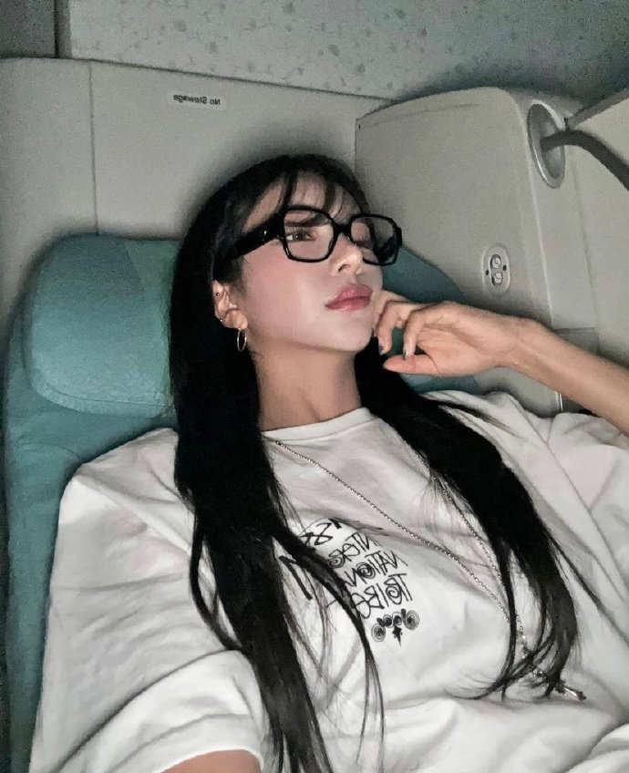 韩国时尚博主,模特徐妍秀ig辣妹穿搭分享__财经头条