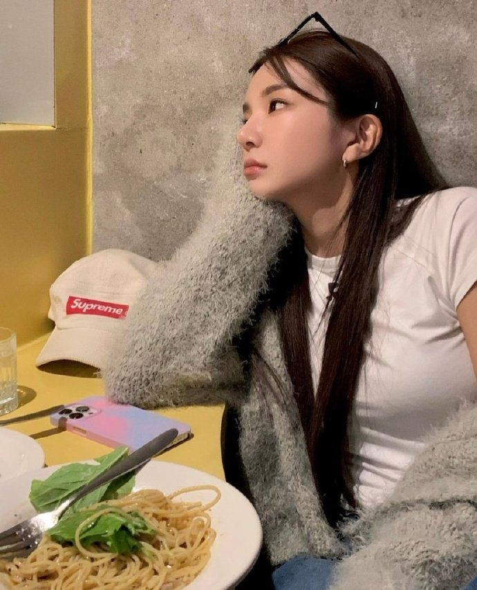 韩国时尚博主,模特徐妍秀ig辣妹穿搭分享__财经头条