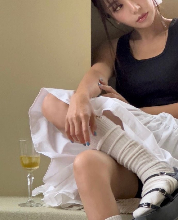 韩国时尚博主,模特徐妍秀ig辣妹穿搭分享__财经头条