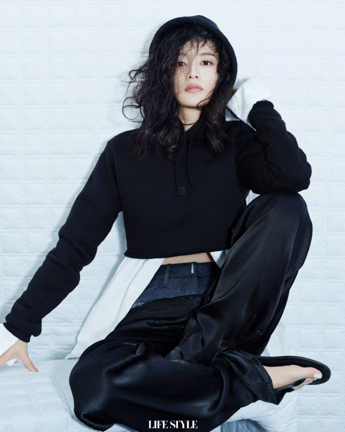 李沁精品购物指南4月刊封面大片