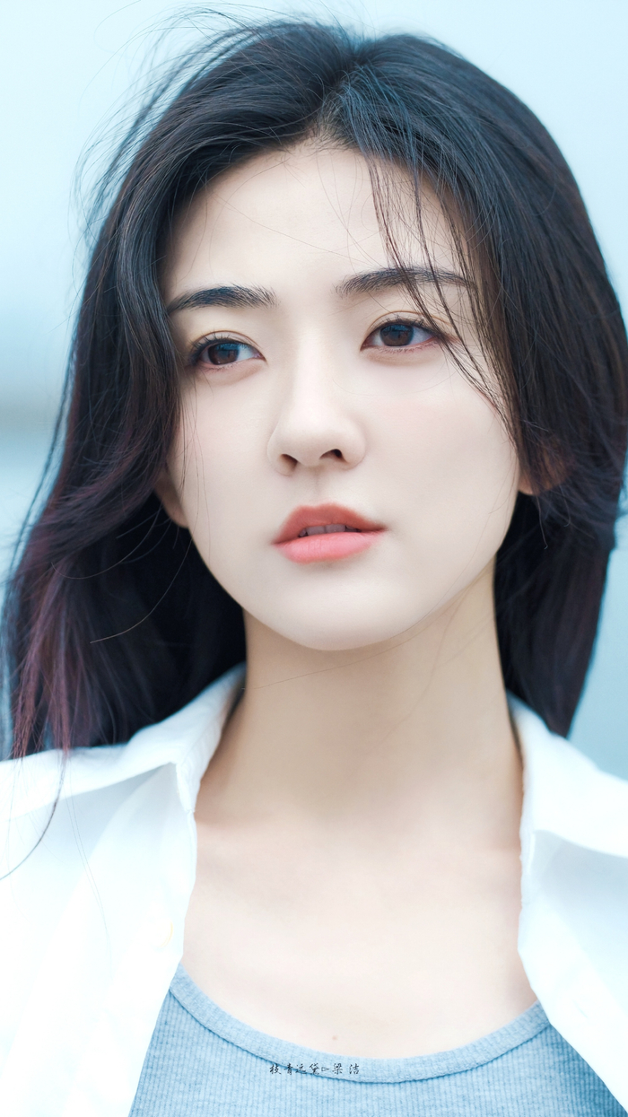 梁洁发博晒了自己的手绘月饼,并说这是给粉丝画的"大饼"