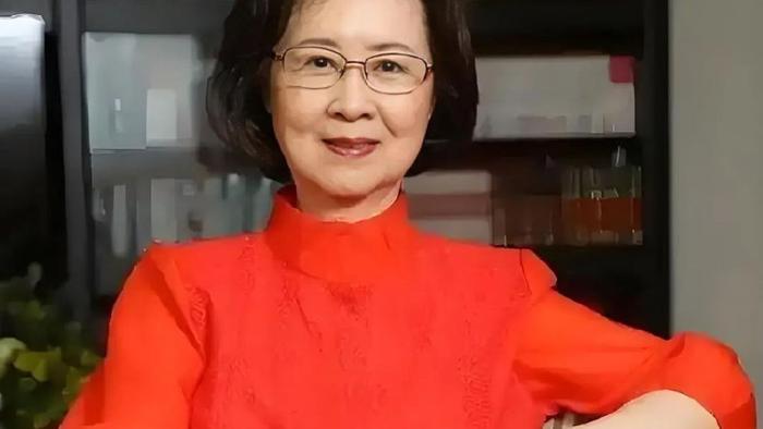 琼瑶夺夫丑事被揭露，原来小说中的人物竟是她自己，最终一无所有