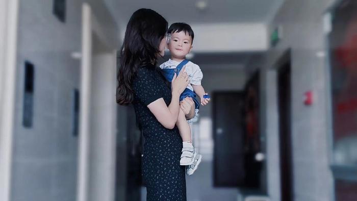 出去赚钱还是陪孩子？专家说的和宝妈完全不一样，到底该信谁？