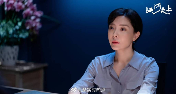 陈数饰演的夏未冬在剧中作为环境工程专业的教授,一直致力于研究各类